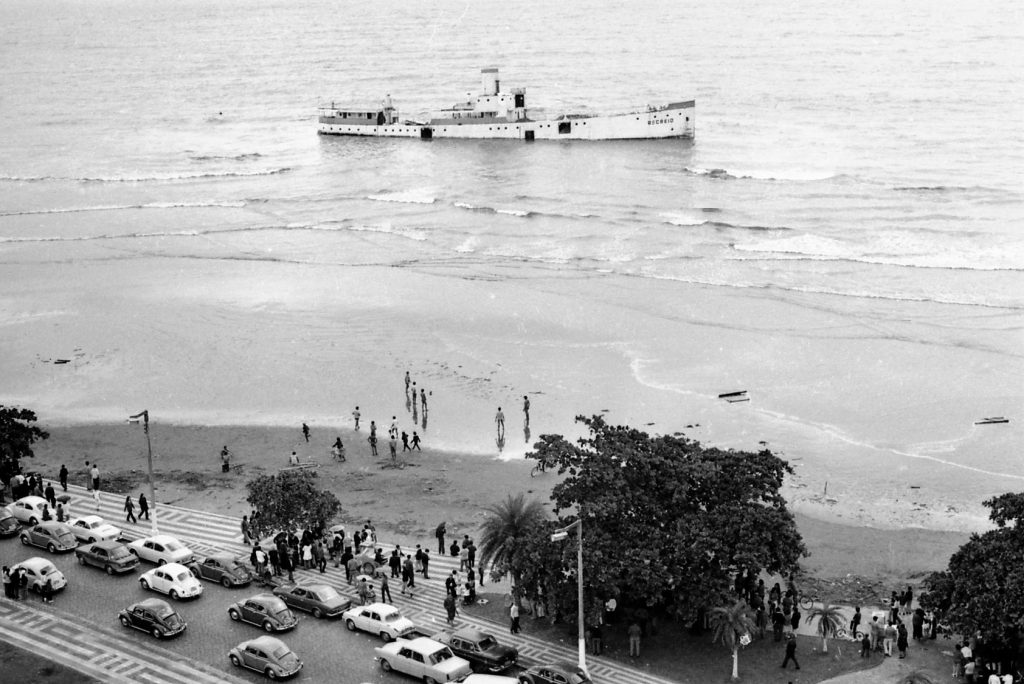 Três caravelas em alto mar